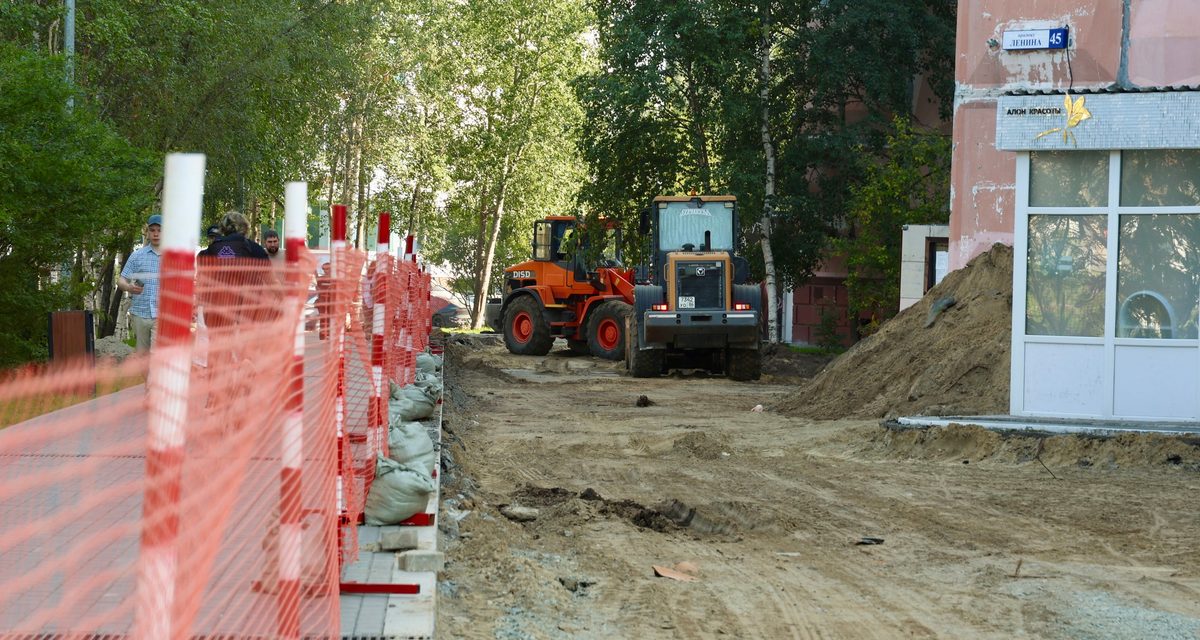 В Сургуте благоустраивают десять дворовых территорий
